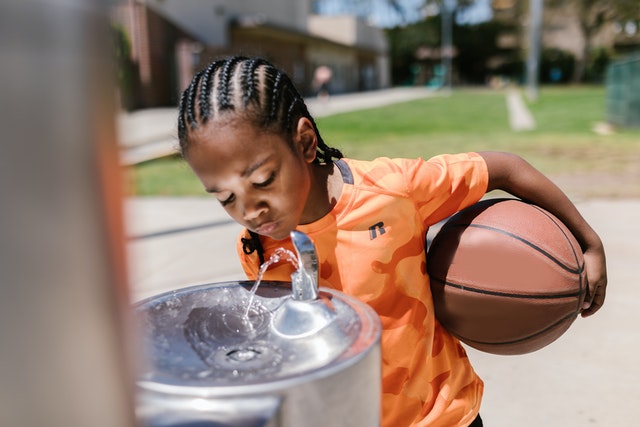 How Public Institutions Pick Drinking Fountains That Work Long-Term